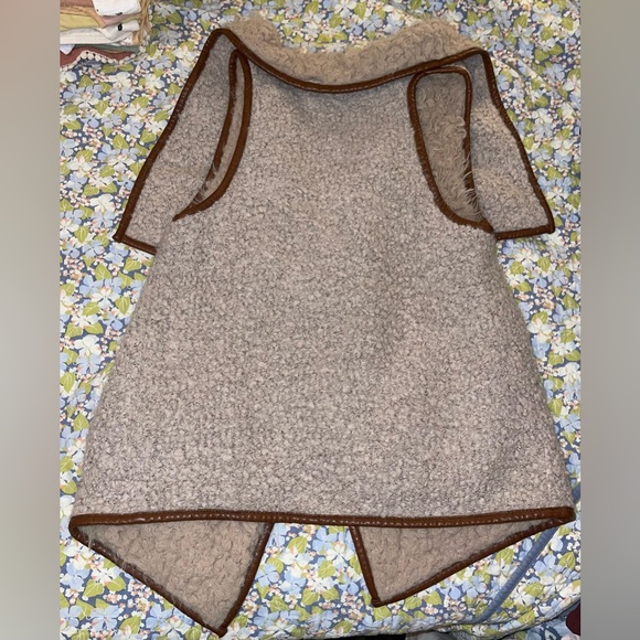 Love Tree winter vest-jacket. Size small. No tears or stains. Gently used. - Picture 2 of 4